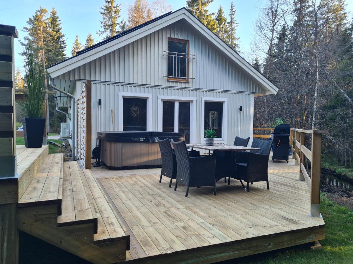 Pinebo Palace Guesthouse Ulricehamn Exterior photo